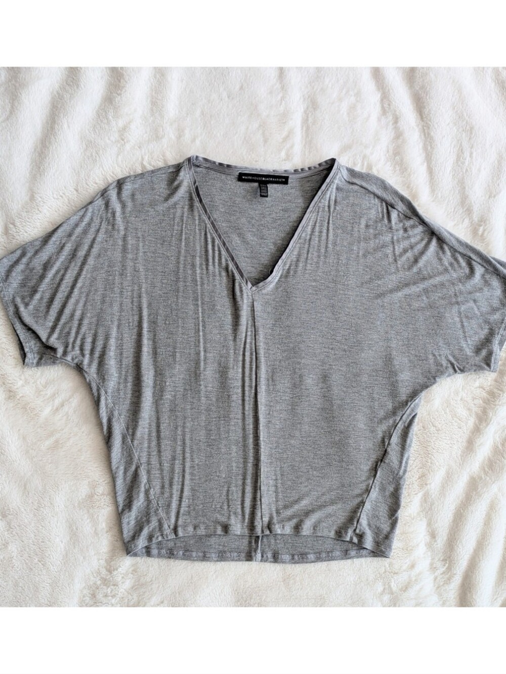 White House Black Market Light Gray V-Neck Relaxed Fit Short Sleeve Tee Size XXS